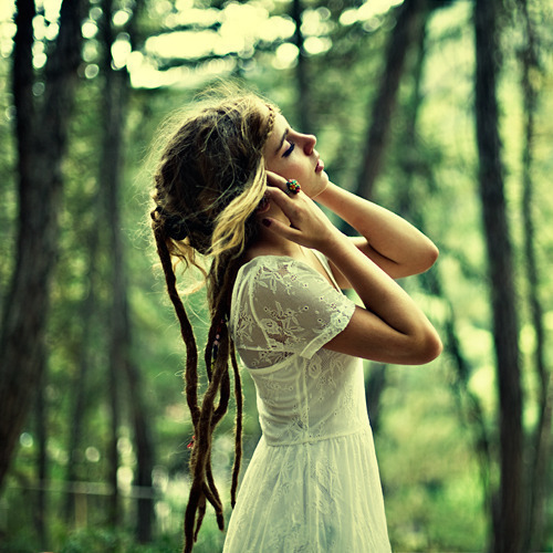  عبر عن جالتك النفسية بصورة.....!!؟ - صفحة 21 Boho-cute-dreads-fashion-girl-Favim.com-330810