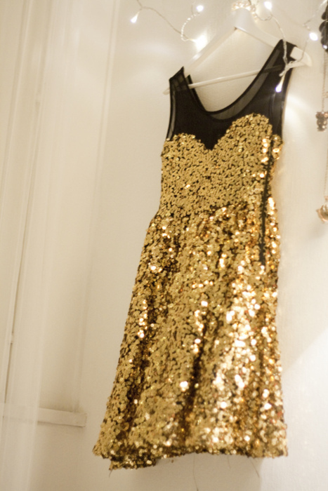     Dress-fashion-ginlovers-gold-new-years-Favim.com-349359