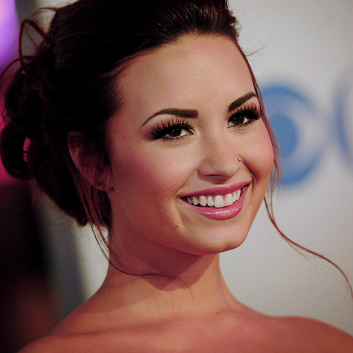 Green Eyes (Nick&Tu) - Página 8 Demi-lovato-demi-lovato-pfta-pca-fat-people-choice-awards-Favim.com-403200