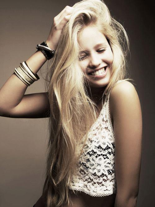 Rae Lena Criss Blonde-hair-girl-guitar-photo-smile-Favim.com-414195