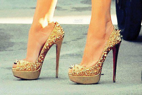     Fashion-girl-gold-high-heels-shoes-Favim.com-416312