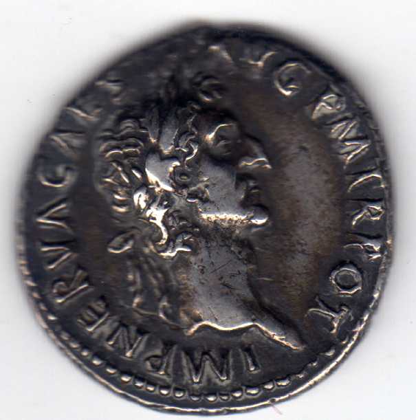 Denario de Nerva. COS III P P. Símpulo, aspérgilo, praeferículo y lituo. Ceca Roma. Nerva_1a