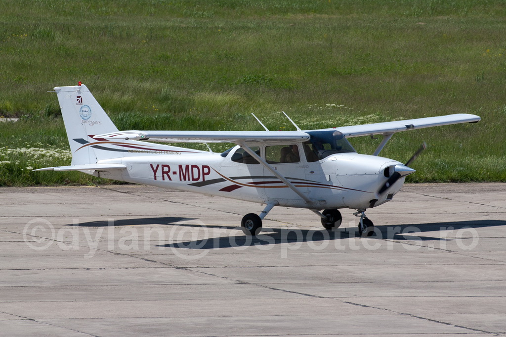 Aeroportul Tulcea (Delta Dunarii) - Mai 2014   IMG_6337