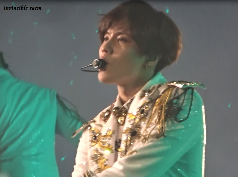 150927 Taemin @ 'SHINee World Concert IV in Bangkok' CQAQj_ESUYAABr_T_png_orig