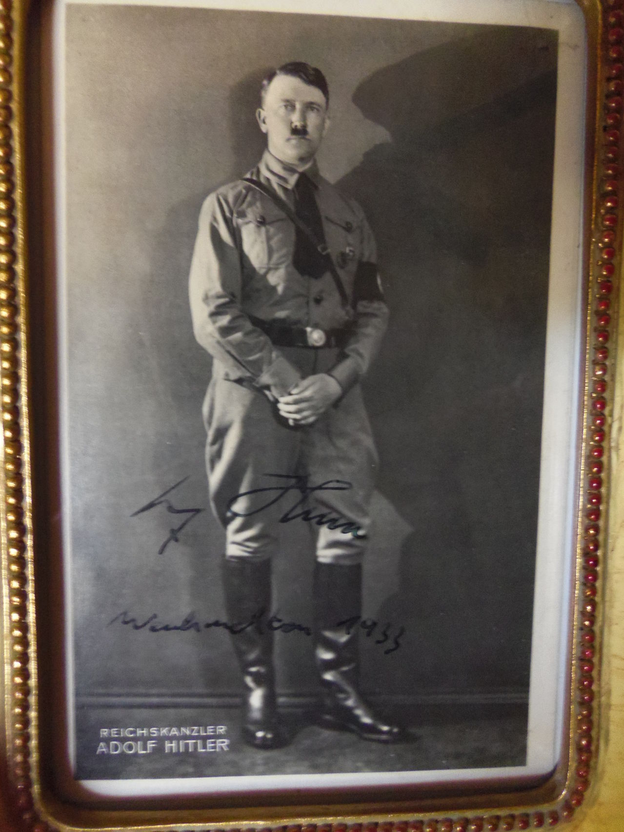 Foto/Postal Hoffman de Adolf Hitler firmada por el mismo en la navidad de 1.933. Con certificado de autenticidad. IMGP3283