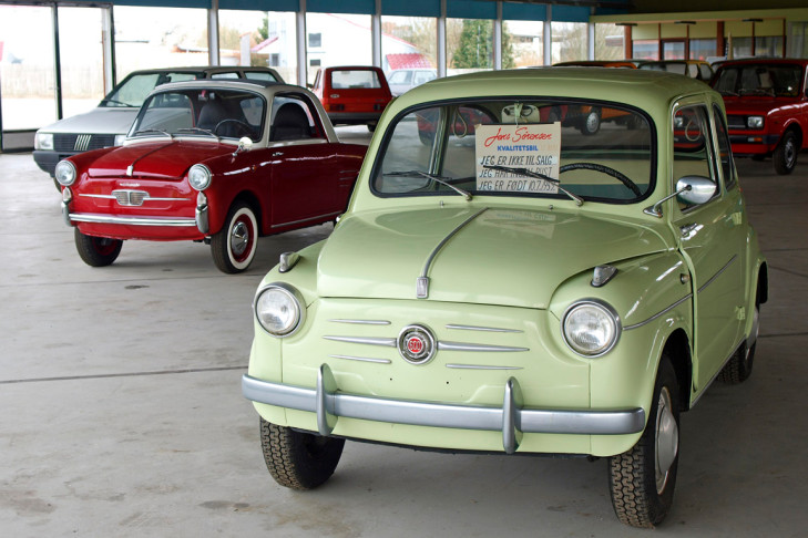 CONCESIONARIO VENDE COCHES CON MAS DE 30 AÑOS PERO CON 0 KM. SERÁ VERDAD?? Coches_clasicos_08