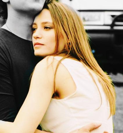 sarikaya - Serenay Sarikaya/სერენაი სარიკაია #21 - Page 49 CDwgg_J4_UEAANC2h