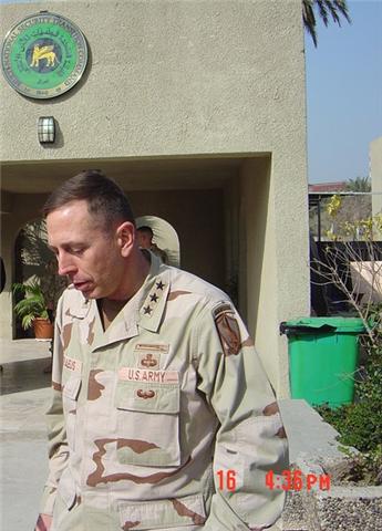 Davidhowell P       SCAMMERS USING PICS OF GENERAL DAVID H PETRAEUS Image