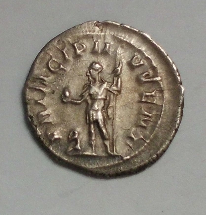 Antoniniano de Filipo II. PRINCIPI IVVENT. Filipo II estante a izq. Ceca Roma. CIMG2917