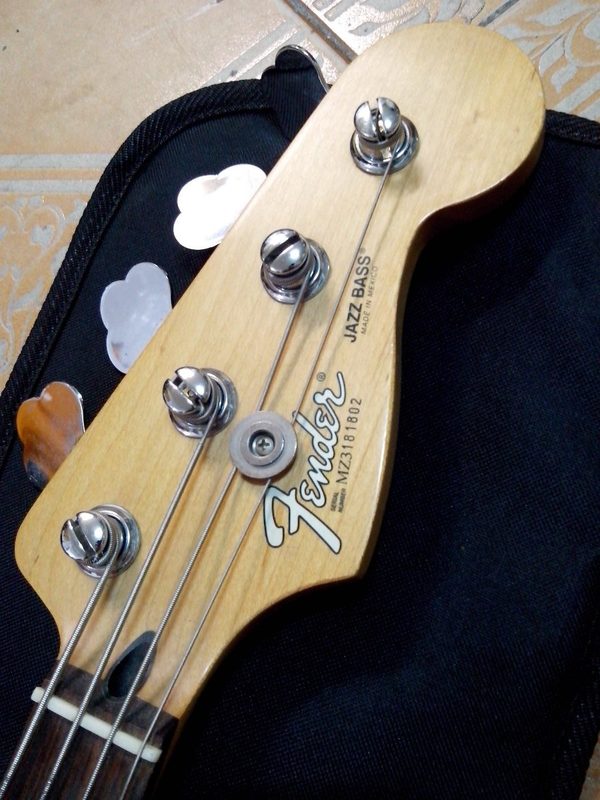 Existe Fender sem marcação no braço? Baixo_fender_jazz_bass_sunburst_made_in_mexico_s