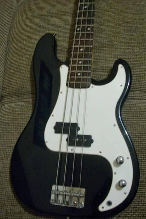 Squier Precision Bass 11414575_826769640742043_1829512369_n