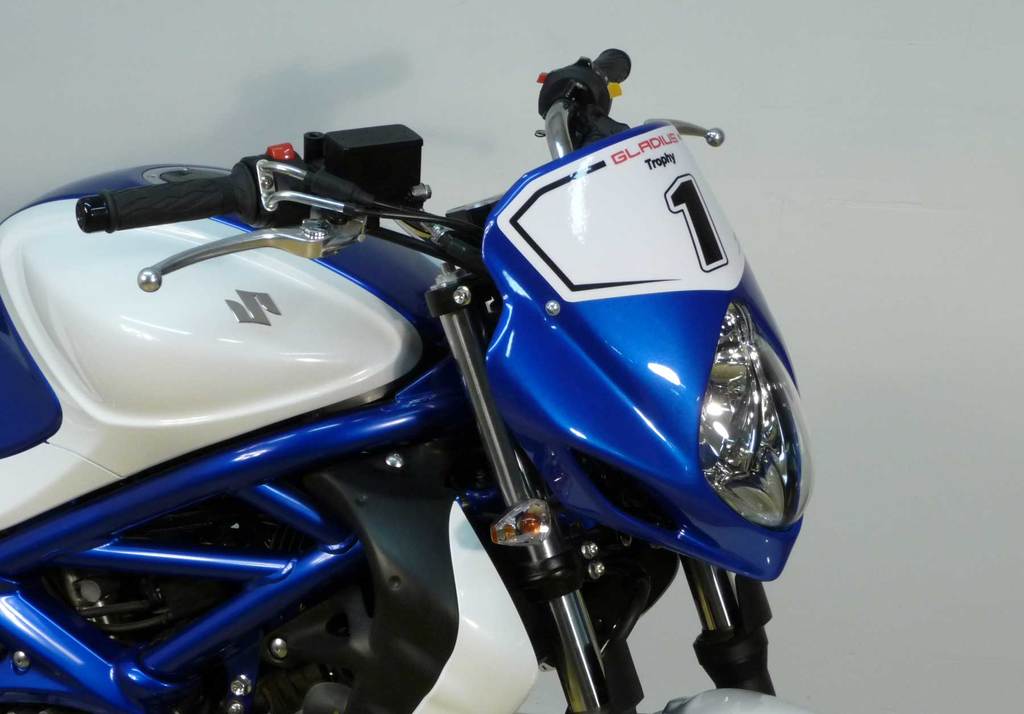 Taller de pintura Colormotos y venta de accesorios Suzuki Gladius_trophy