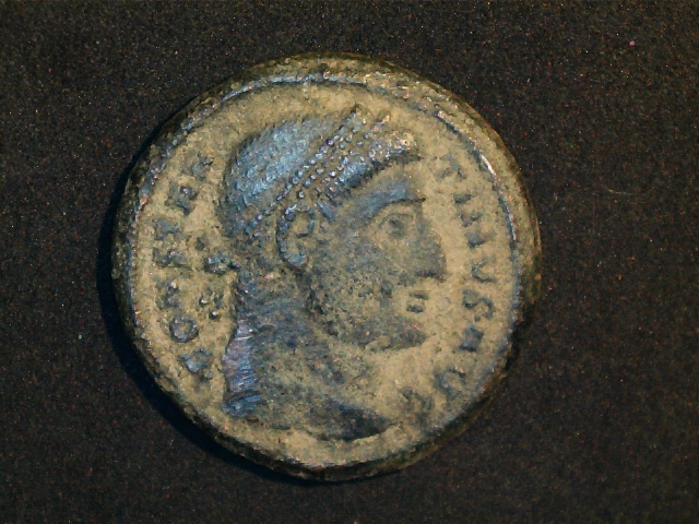 AE3 de Constantino I Magno. PROVIDEN-TIAE AVGG. Puerta de campamento. Ceca Nicomedia. 2016_12_16_0001_0_X