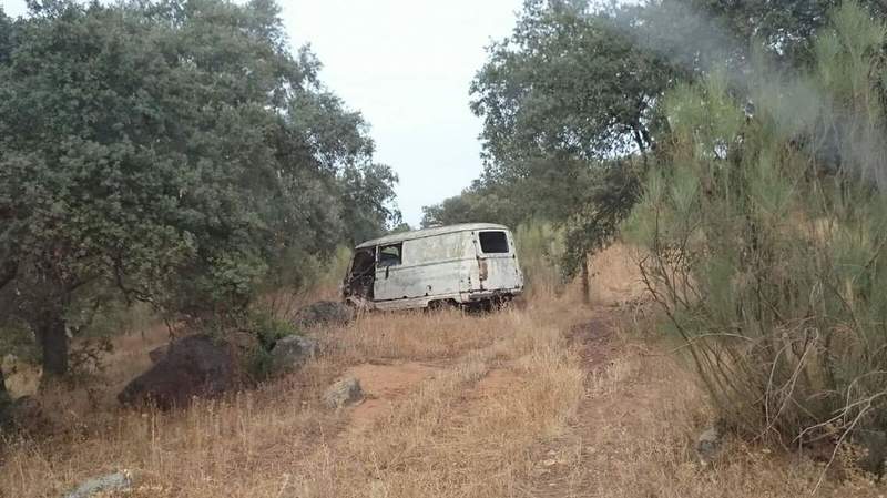 COCHES INTERESANTES,PARADOS Y ABANDONADOS EN HUELVA,BADAJOZ Y PROVINCIA - Página 10 Image