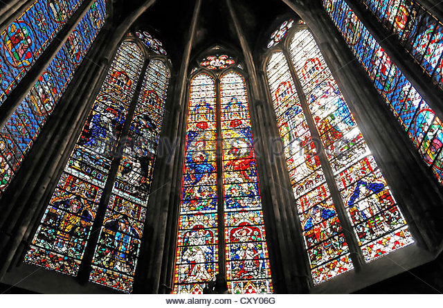 Vitraž - Page 8 Interior_view_coloured_stained_glass_windows_cat