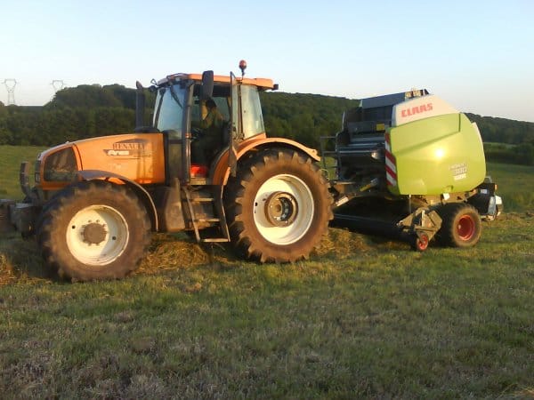 RENAULT Tracteurs agricoles   -- Francia - Página 11 ARES_836