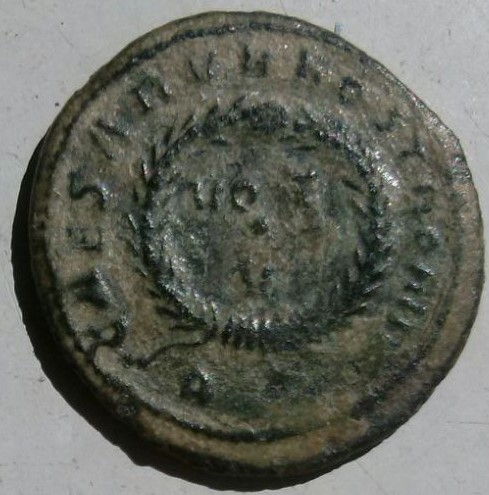 Follis de Crispo. CAESARVM NOSTRORVM - VOT/./V. Ceca Roma. 040cb6d4_49d6_43a6_9a6d_23d6954a4f43_2