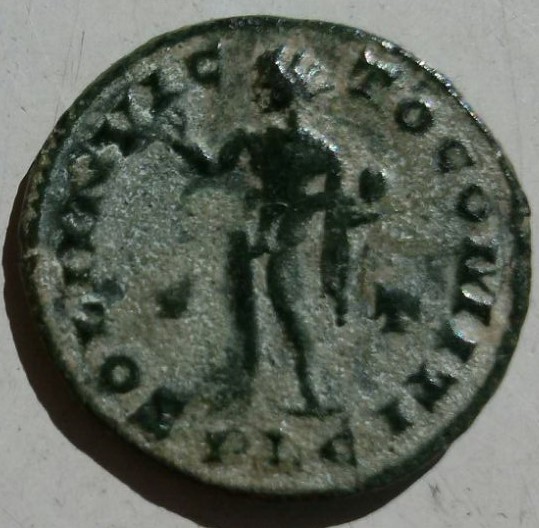 AE2 de Constantino I Magno. SOLI INVIC-TO COMITI. Ceca Lugdunum. D1a8877b_f560_4ae5_a928_ed9e1bbc02bf_2