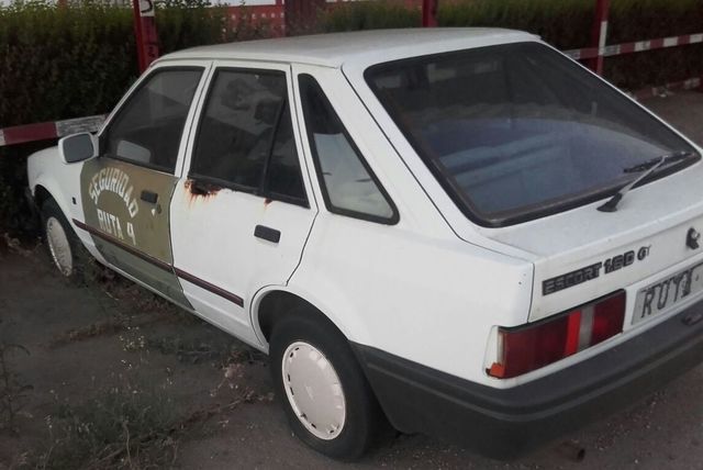 COCHES INTERESANTES,PARADOS Y ABANDONADOS EN HUELVA,BADAJOZ Y PROVINCIA - Página 7 IMG_20160711_WA0054