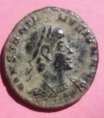 AE4 de Constantino II. GLOR-IA EXERC-ITVS. Ceca Trier. D63cf9a6_6662_414e_8149_1c04b03d6db0_2