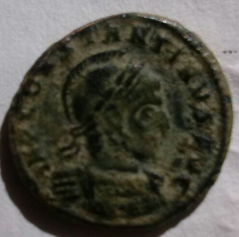 AE3 de Constantino I Magno. VICTORIAE LAETAE PRINC PERP. Ceca Arlés. 0d516b86_3eca_4e25_a835_7be2d6fd5320_2