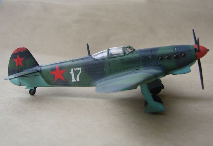 Yakovlev Yak-9early, Valom, 1/72 DSC01991