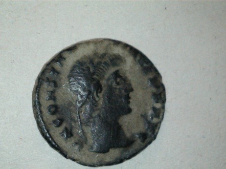 AE4 de Constantino II. GLOR-IA EXER-CITVS. Ceca Cyzicus. Image