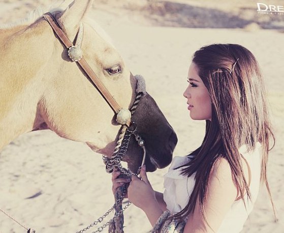 ---- ραяîƨ human characters {Don't steal names nor pictures!} - Page 7 Beautiful-curly-girl-horse-love-Favim.com-452977