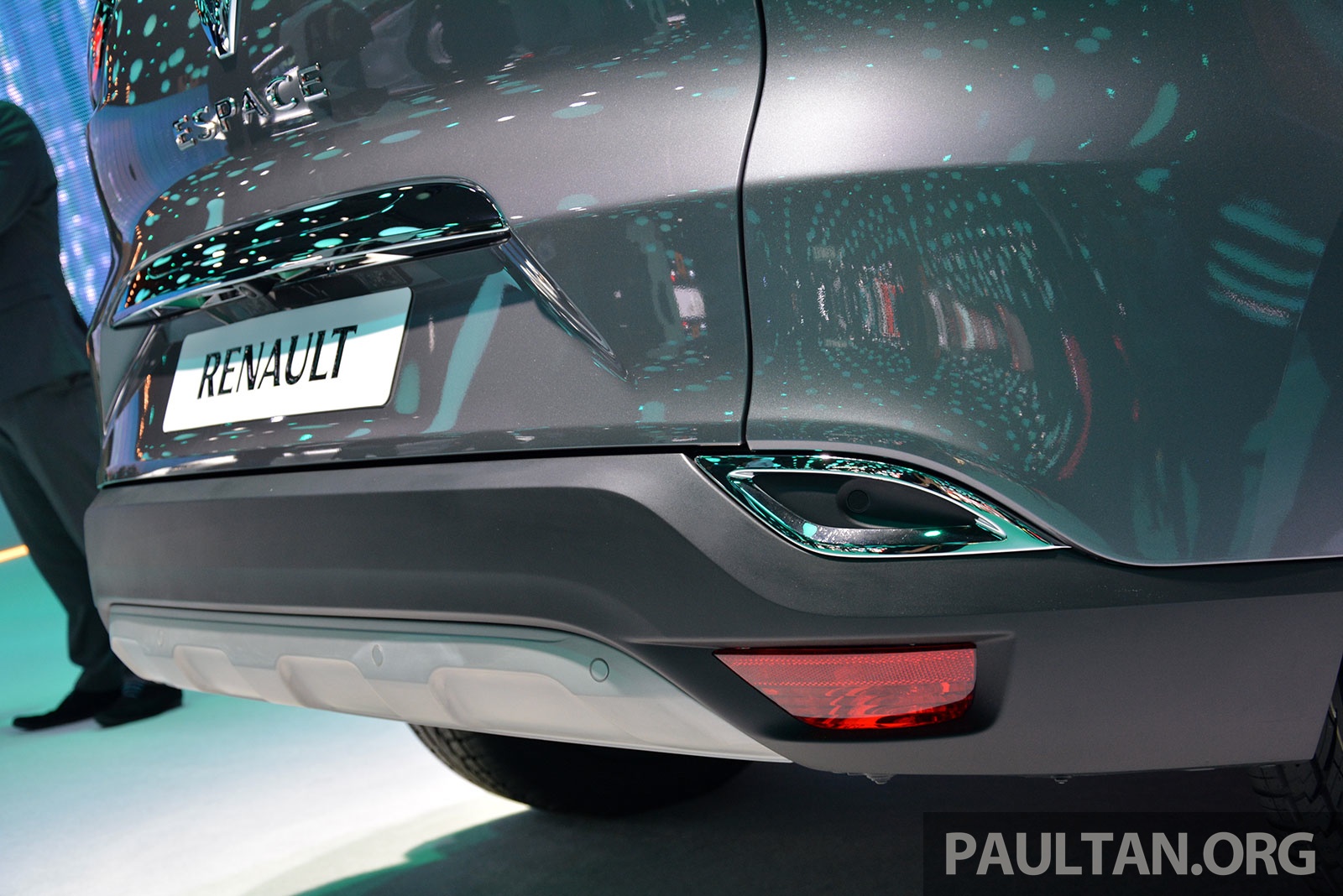 2014 - [Renault] Espace V - Page 7 Paris-2014-Renault-Espace-11