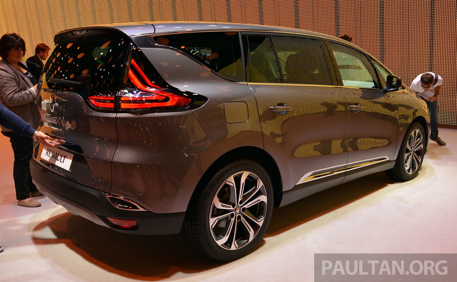 2014 - [Renault] Espace V - Page 7 Paris-2014-Renault-Espace-2