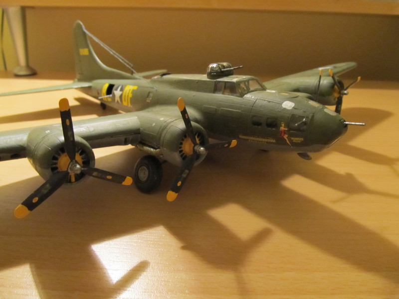 Boeing B-17F "Memphis Belle" 1:72 IMG_4323