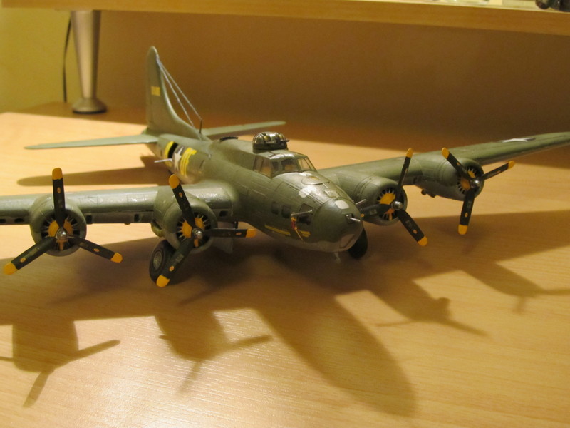 Boeing B-17F "Memphis Belle" 1:72 IMG_4325