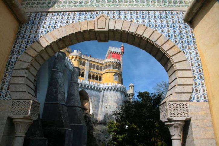 Arabeska - Page 11 Sintra_palace_arch_pena_nacional_palace_portugal