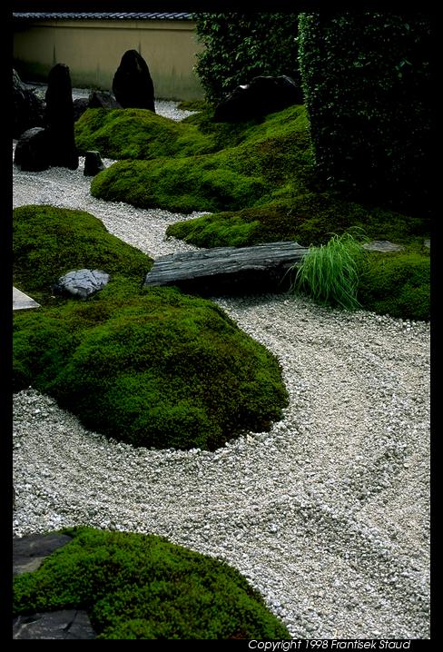 حديقة الأحجار الصغيرة في اليابان (صور) 5bd598e86d43