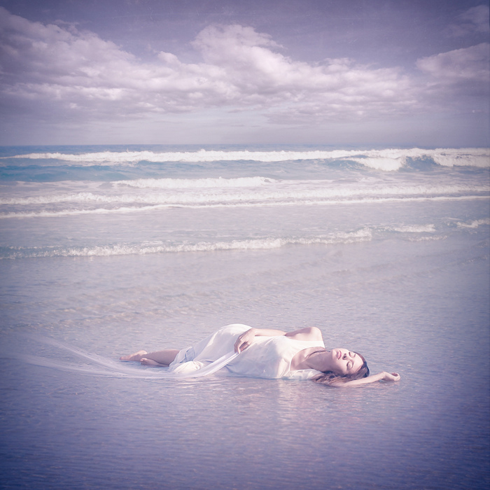 Razočaranje Soul-woman-water-beach-Favim.com-472233
