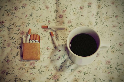 Mickey, 29 ans - Page 4 Cigarettes-coffee-flowers-photography-Favim.com-654521