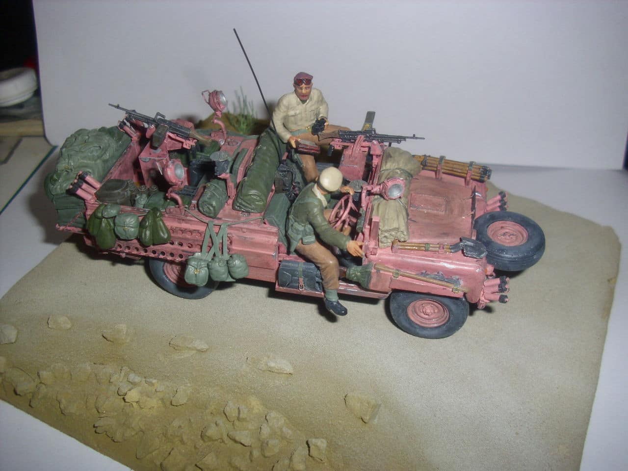 Land Rover Pink Panther - 1/35 Italeri DSCI0269