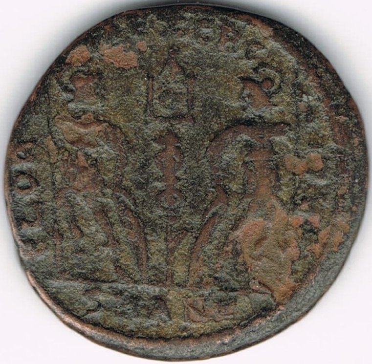 AE4 de Constantino II. GLOR-IA EXERC-ITVS. Un estandarte entre dos soldados. Antioch.  IR7_B