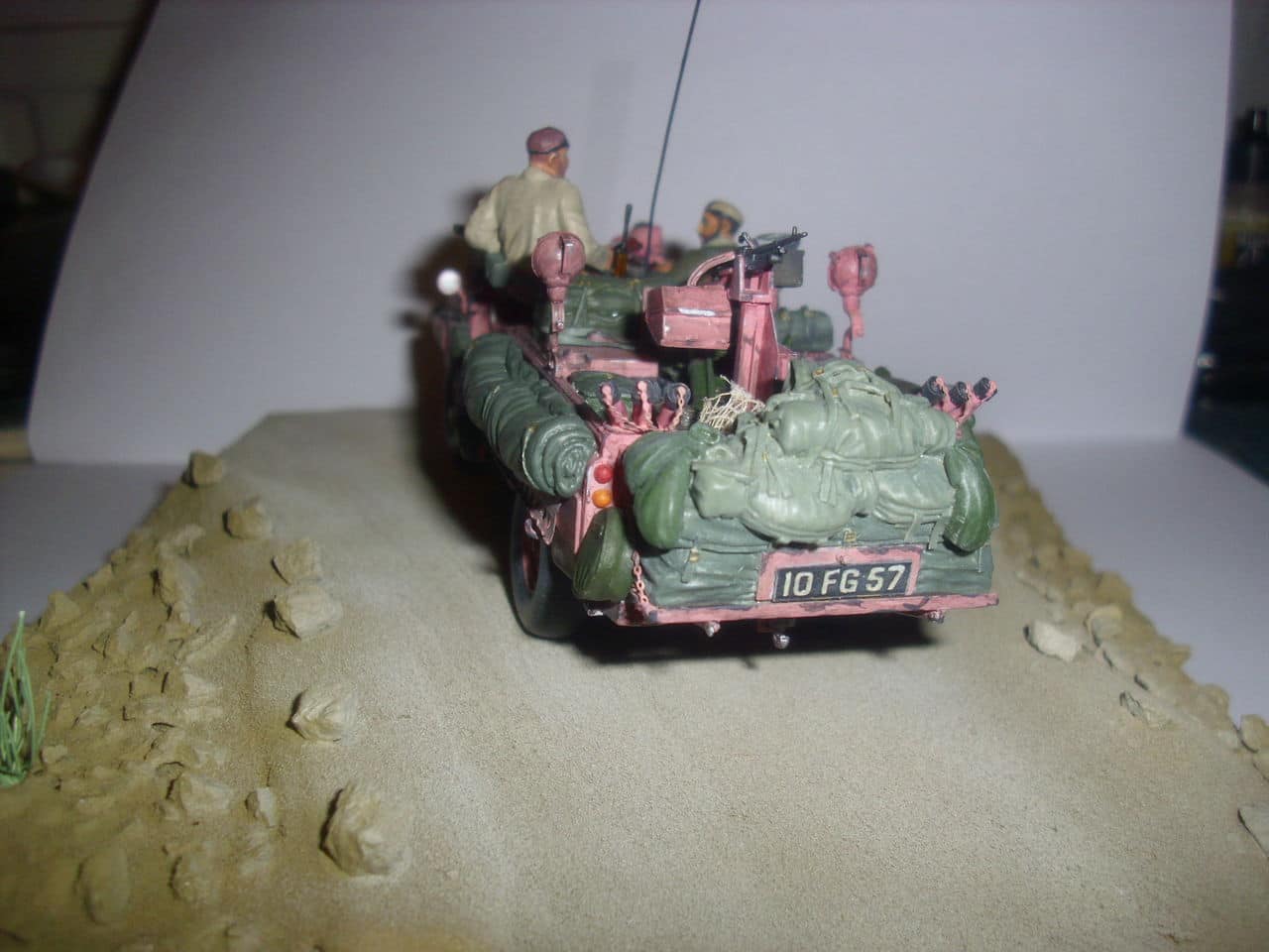 Land Rover Pink Panther - 1/35 Italeri DSCI0283