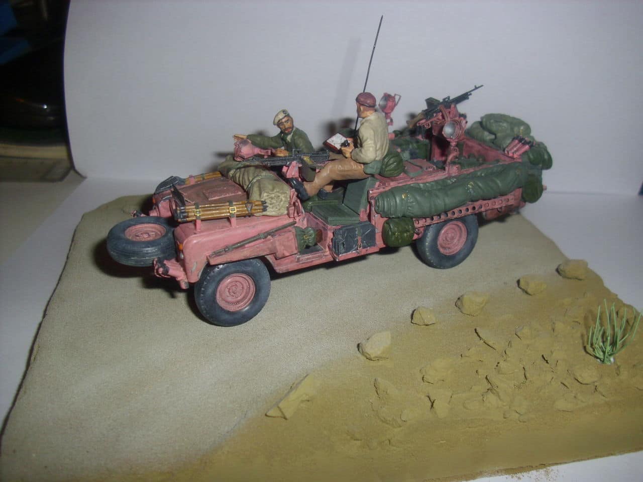 Land Rover Pink Panther - 1/35 Italeri DSCI0272