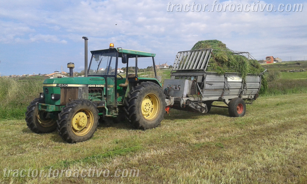 [John Deere 2450 y 1635] Fotos de los John Deere de "john deere 1635"  Jd_2450_autocargador_salas2