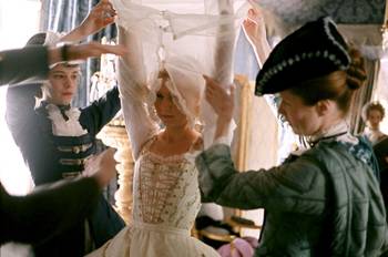 Marie-Antoinette, le film de Sofia Coppola, avec Kirsten Dunst dans le rôle de la reine - Page 2 19620715_tumblr_lxh0gtD1RI1r9xweqo17_r1_1280