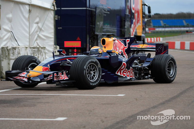 Test's sessions 2000-2017 (Was : Test sessons) - Page 20 Test_2008_silverstone_s_buemi_red_bull_rb4_06