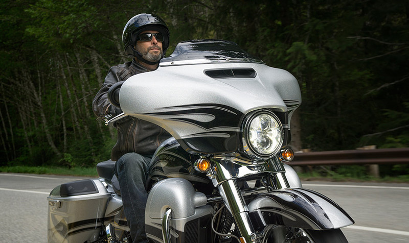 CVO 2015 15_hd_cvo_street_glide_10_large