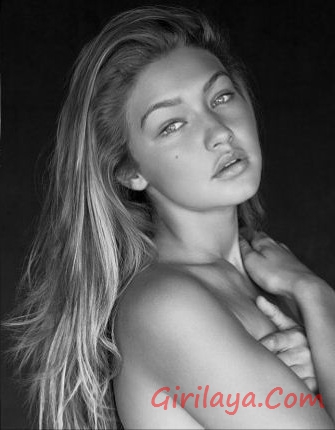 Model Gigi Hadid somehow takes off everything without showing anything Gigi2