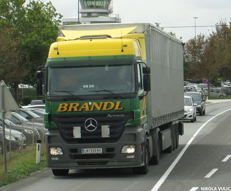 Actros Mp2 - Page 21 IMG_2704
