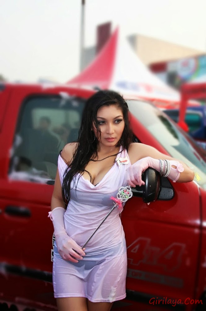 Photo Sensual Baby Margaretha di Car Wash Baby_Margaretha_car_wash_03