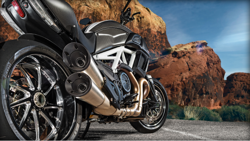 Ducati gamma 2015 BO02_Diavel_Carbon_2014_1920x1080_mediagallery_o