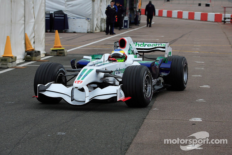 Test's sessions 2000-2017 (Was : Test sessons) - Page 20 Test_2008_silverstone_mike_conway_honda_ra108_02