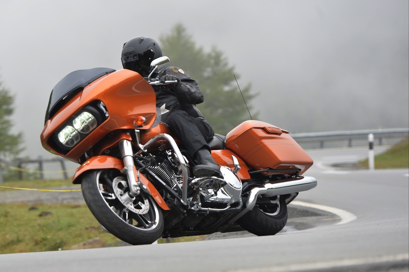 Il Road Glide l'Harley che piace ai Goldwinger? Small_restelli_nando_018